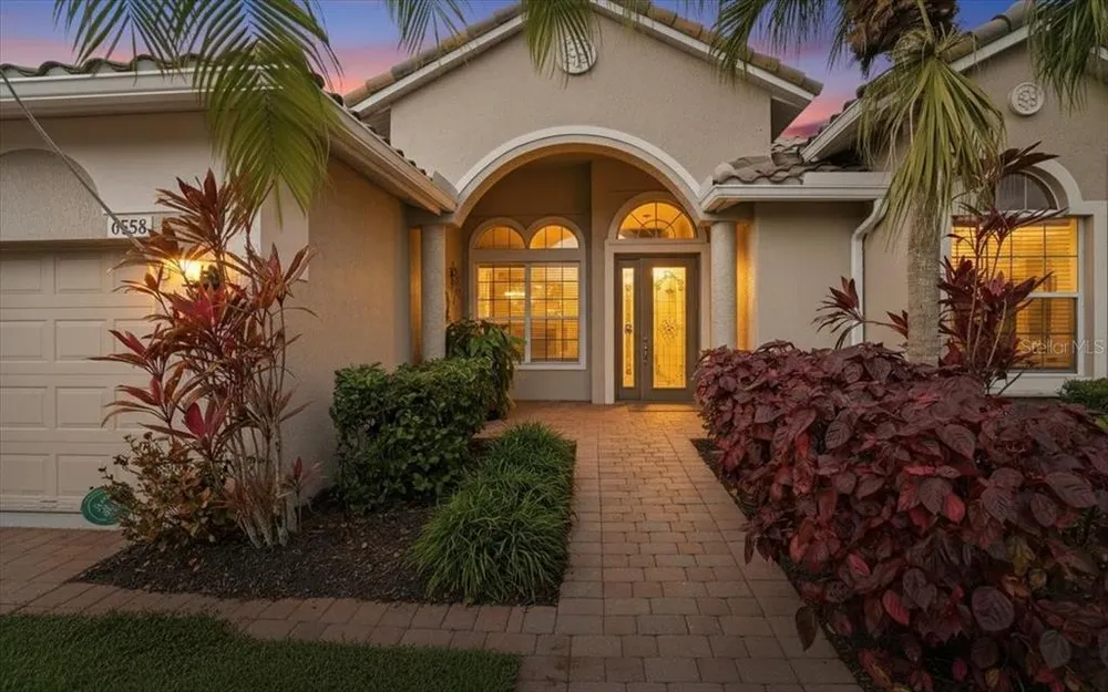 6558 41st Ct E, Sarasota, FL 34243