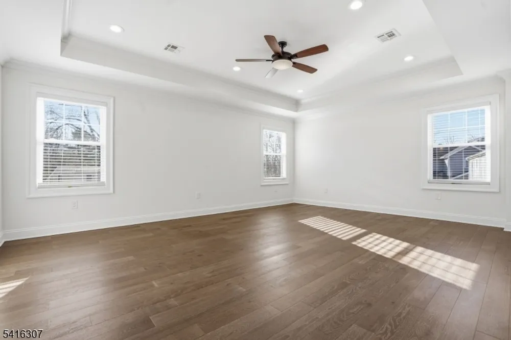 44 Manor Rd, Livingston, NJ 07039