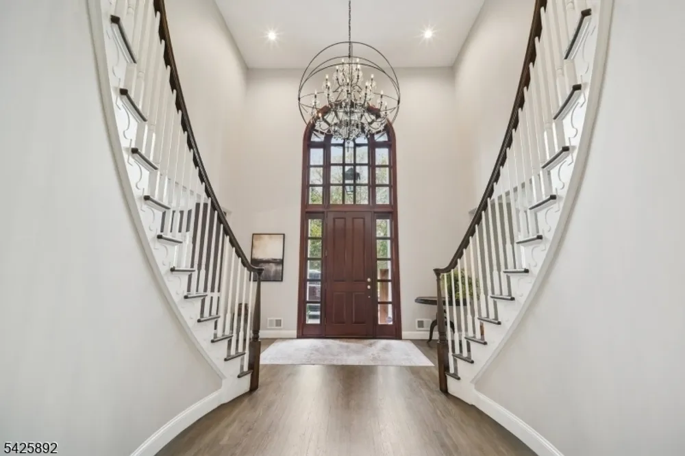 50 Sequoia Dr, Watchung, NJ 07069