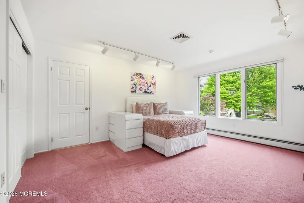5 Emmons Ct, Marlboro, NJ 07746