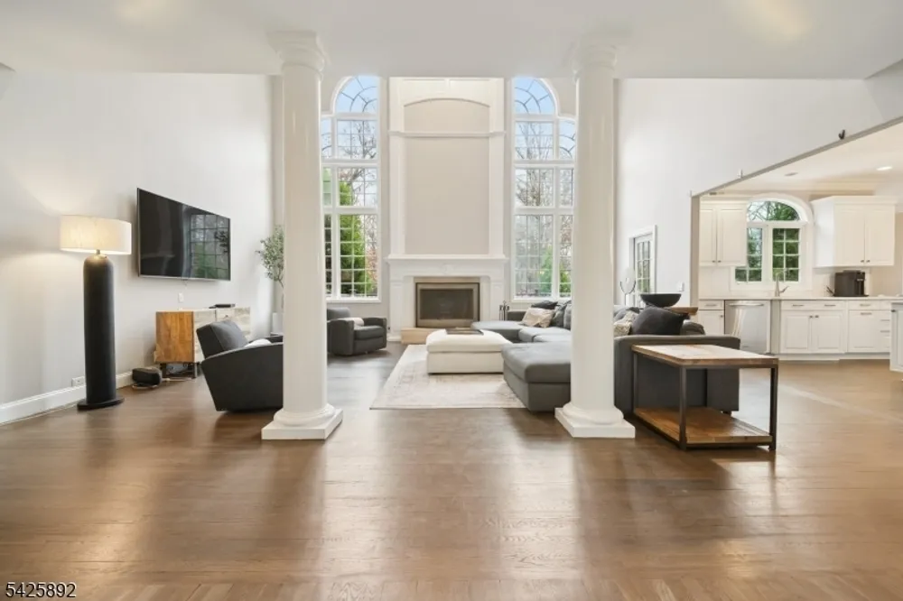 50 Sequoia Dr, Watchung, NJ 07069