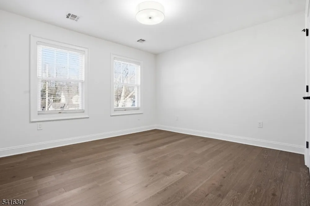 44 Manor Rd, Livingston, NJ 07039
