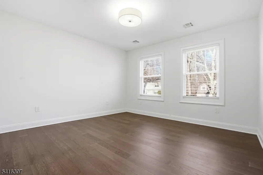 44 Manor Rd, Livingston, NJ 07039