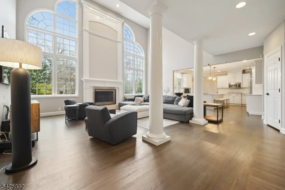 50 Sequoia Dr, Watchung, NJ 07069