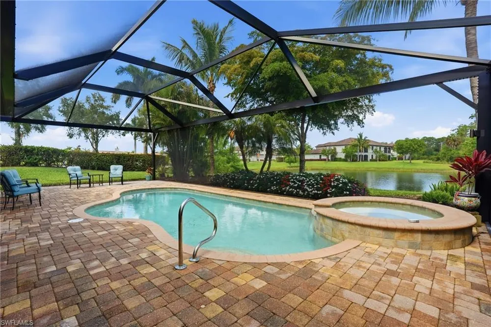 9457 Rialto Dr, Naples, FL 34113
