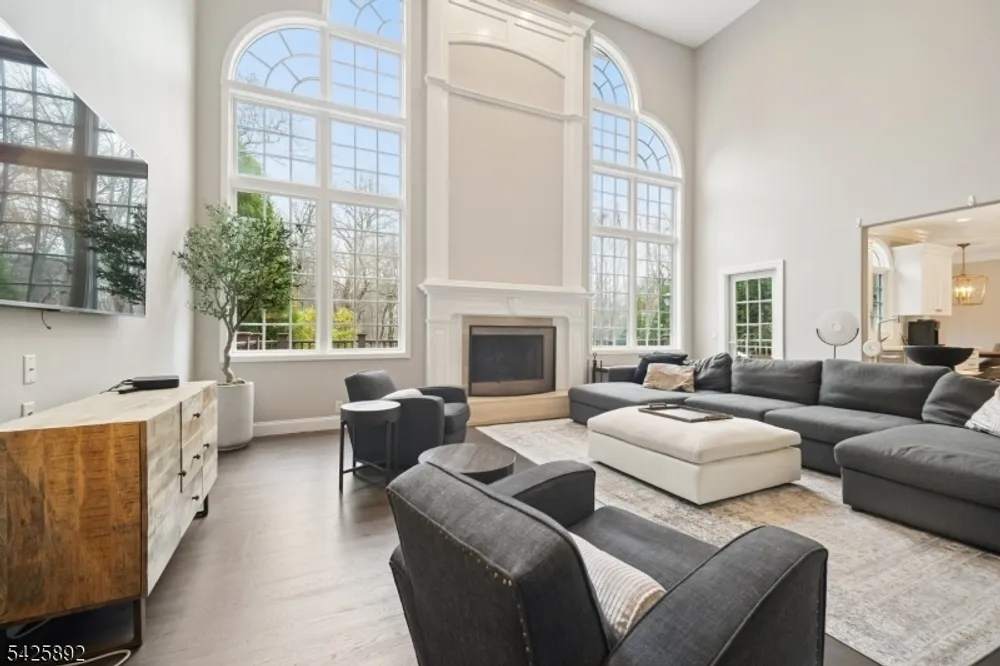 50 Sequoia Dr, Watchung, NJ 07069