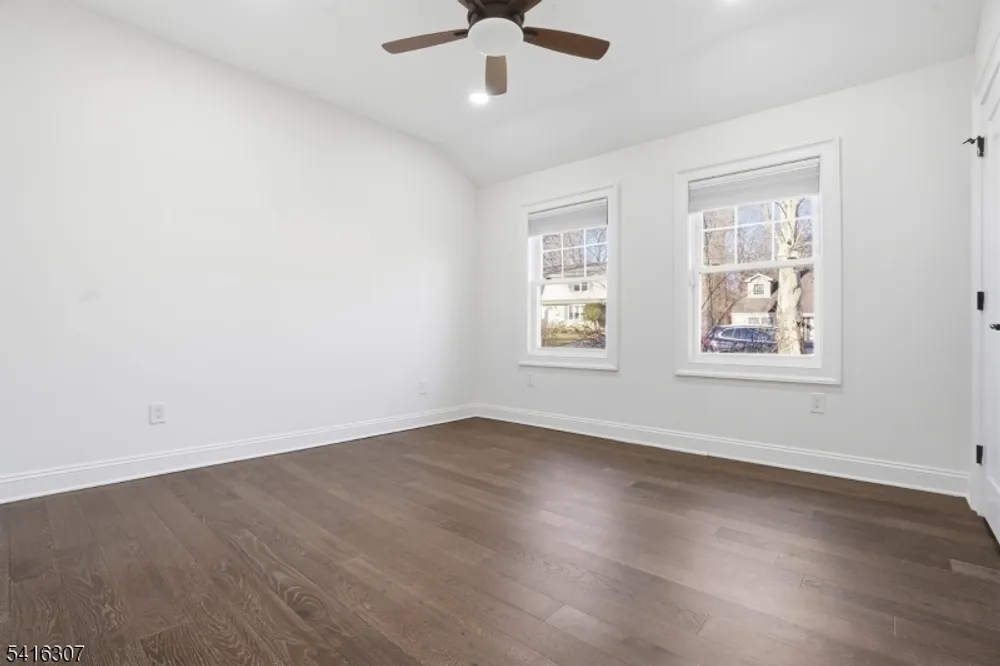 44 Manor Rd, Livingston, NJ 07039