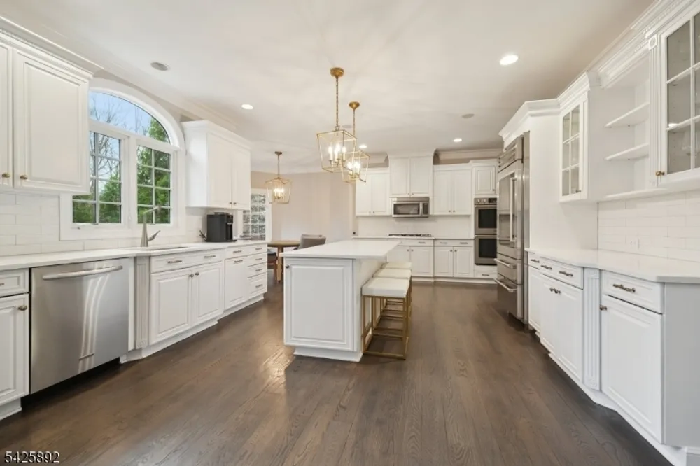 50 Sequoia Dr, Watchung, NJ 07069