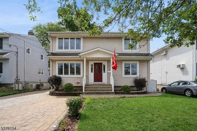 298 Nedellec Dr, Saddle Brook, NJ 07663