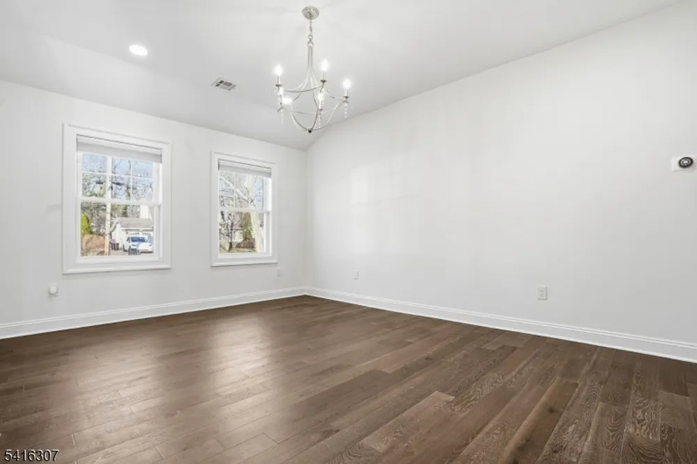 44 Manor Rd, Livingston, NJ 07039