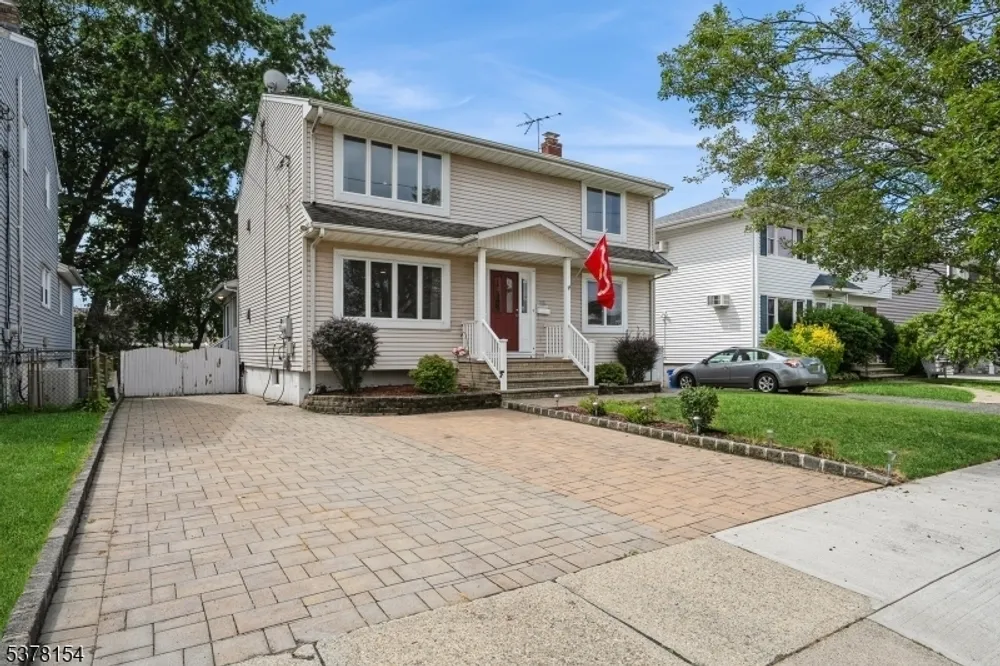 298 Nedellec Dr, Saddle Brook, NJ 07663