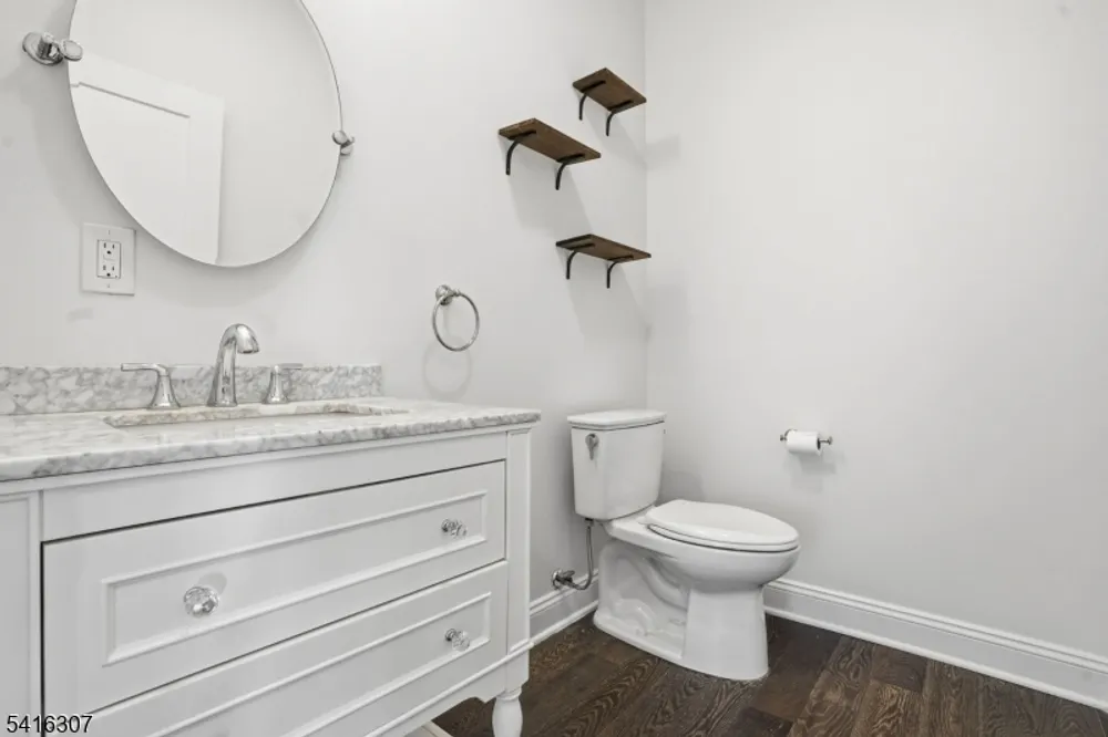 44 Manor Rd, Livingston, NJ 07039