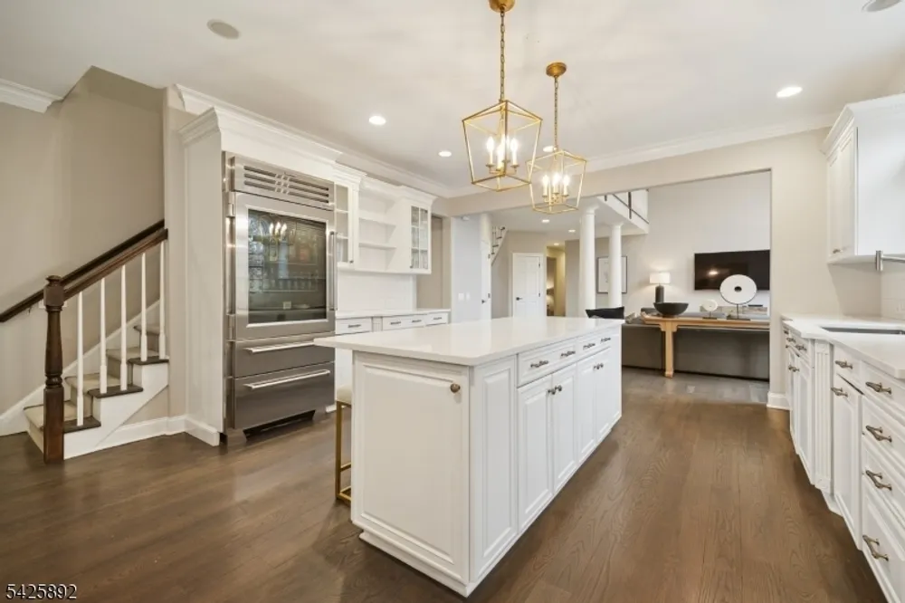 50 Sequoia Dr, Watchung, NJ 07069