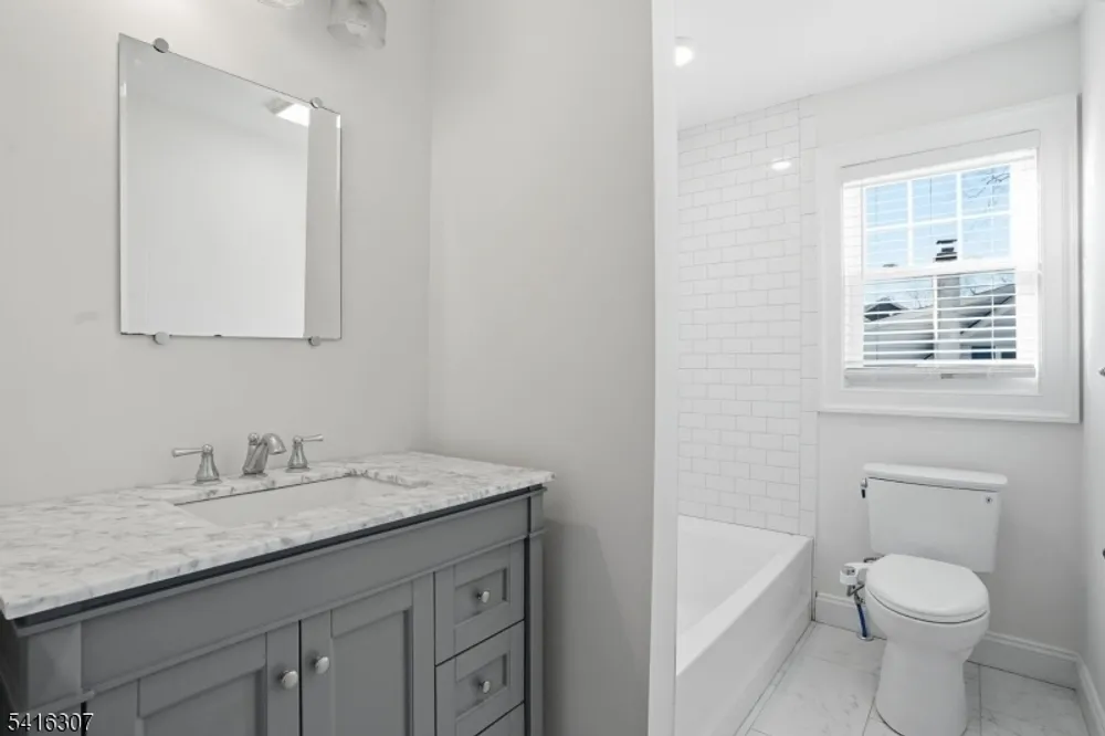 44 Manor Rd, Livingston, NJ 07039