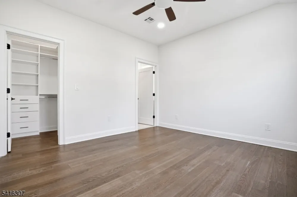 44 Manor Rd, Livingston, NJ 07039