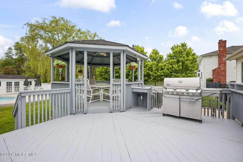 5 Emmons Ct, Marlboro, NJ 07746