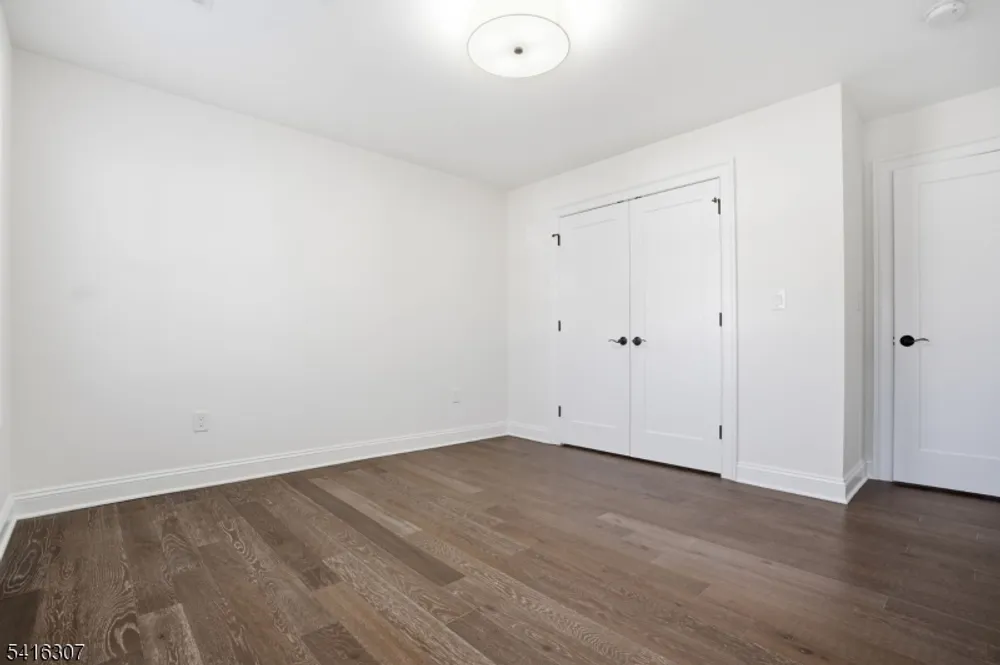 44 Manor Rd, Livingston, NJ 07039