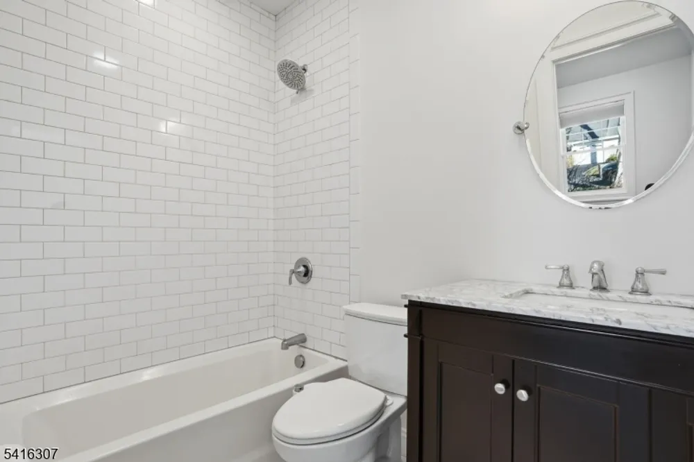 44 Manor Rd, Livingston, NJ 07039