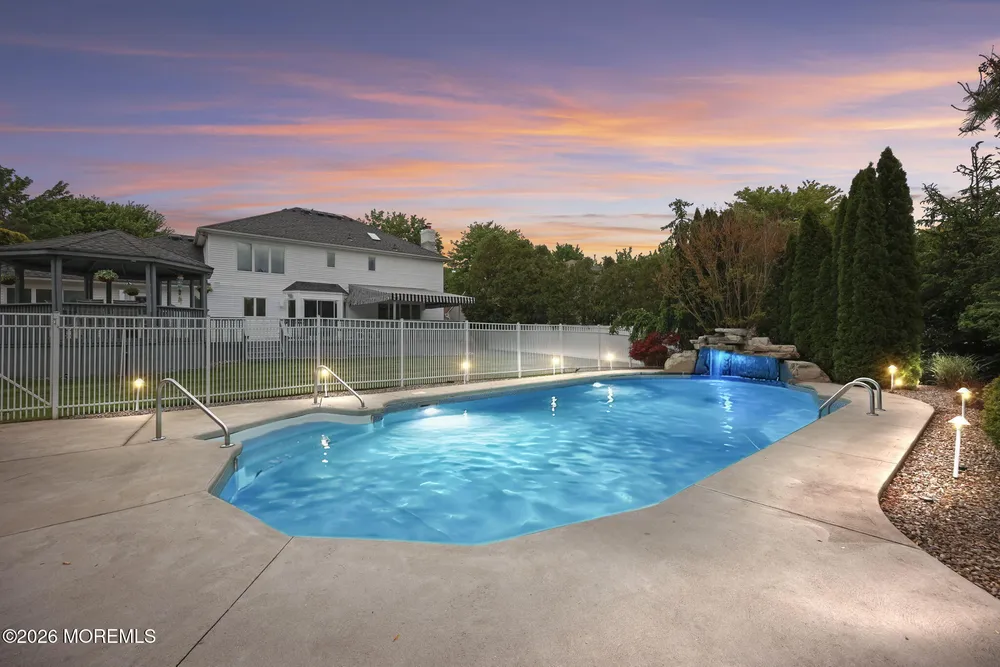 5 Emmons Ct, Marlboro, NJ 07746