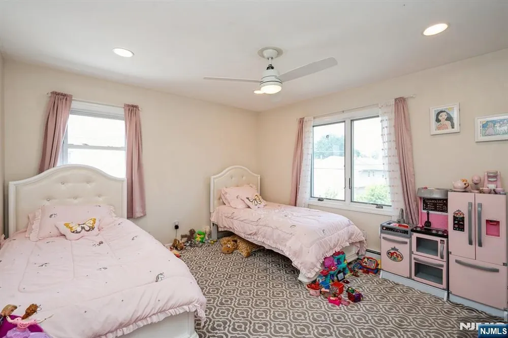 298 Nedellec Dr, Saddle Brook, NJ 07663