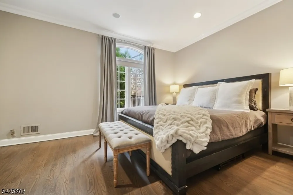 50 Sequoia Dr, Watchung, NJ 07069