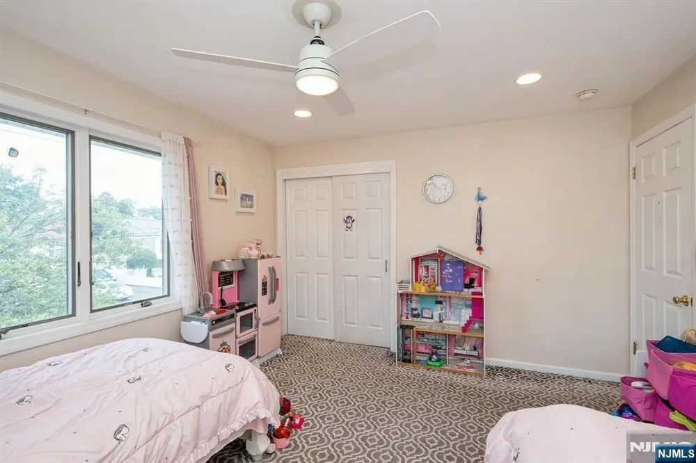 298 Nedellec Dr, Saddle Brook, NJ 07663