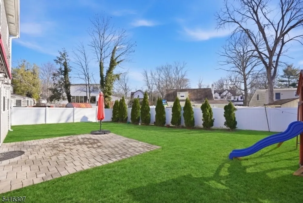44 Manor Rd, Livingston, NJ 07039