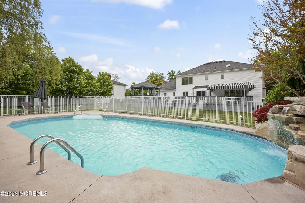 5 Emmons Ct, Marlboro, NJ 07746