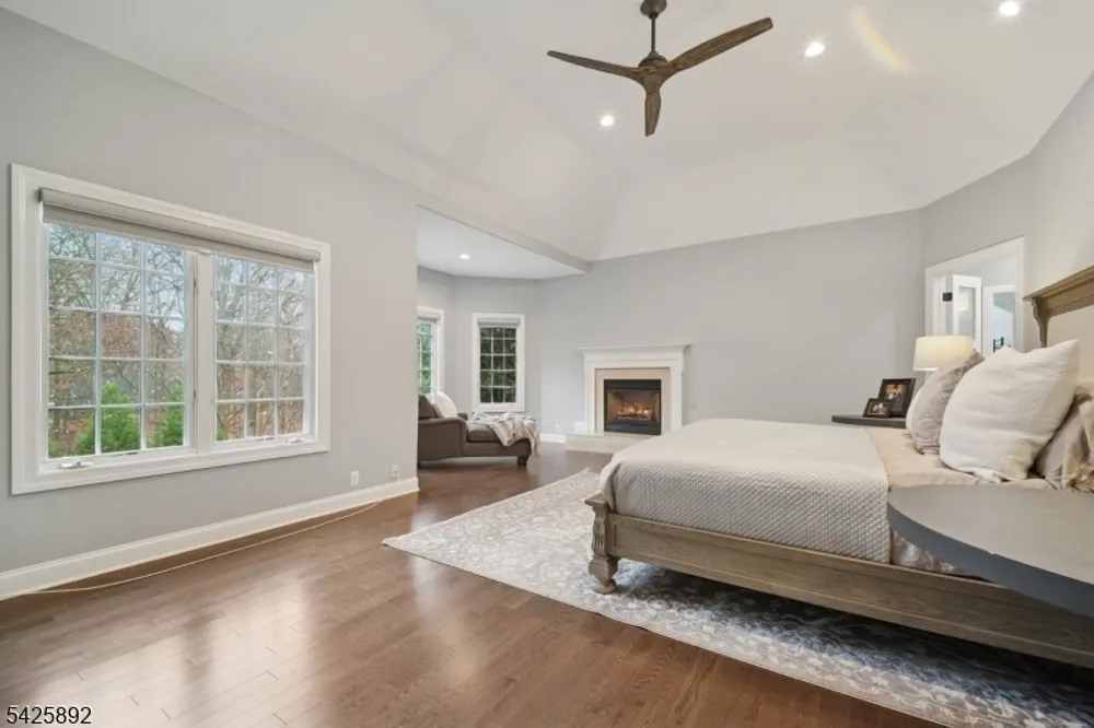 50 Sequoia Dr, Watchung, NJ 07069
