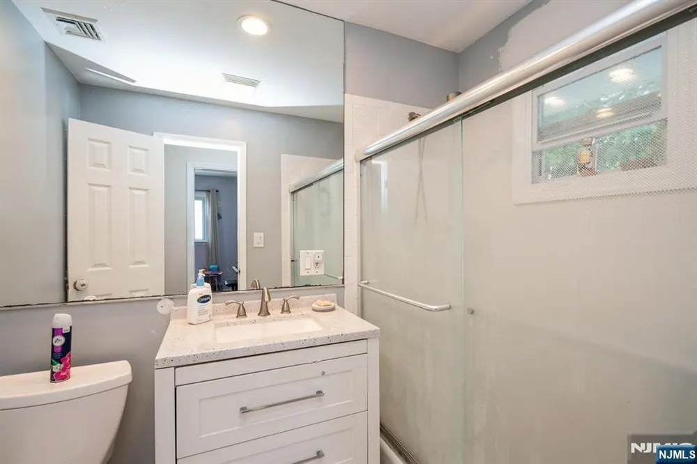 298 Nedellec Dr, Saddle Brook, NJ 07663
