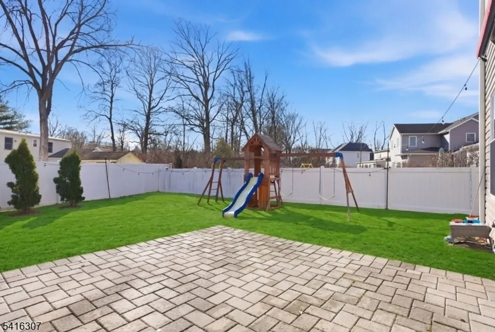 44 Manor Rd, Livingston, NJ 07039