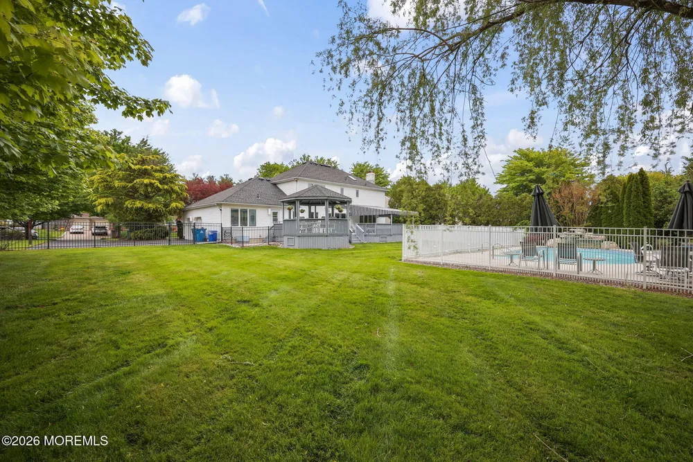 5 Emmons Ct, Marlboro, NJ 07746