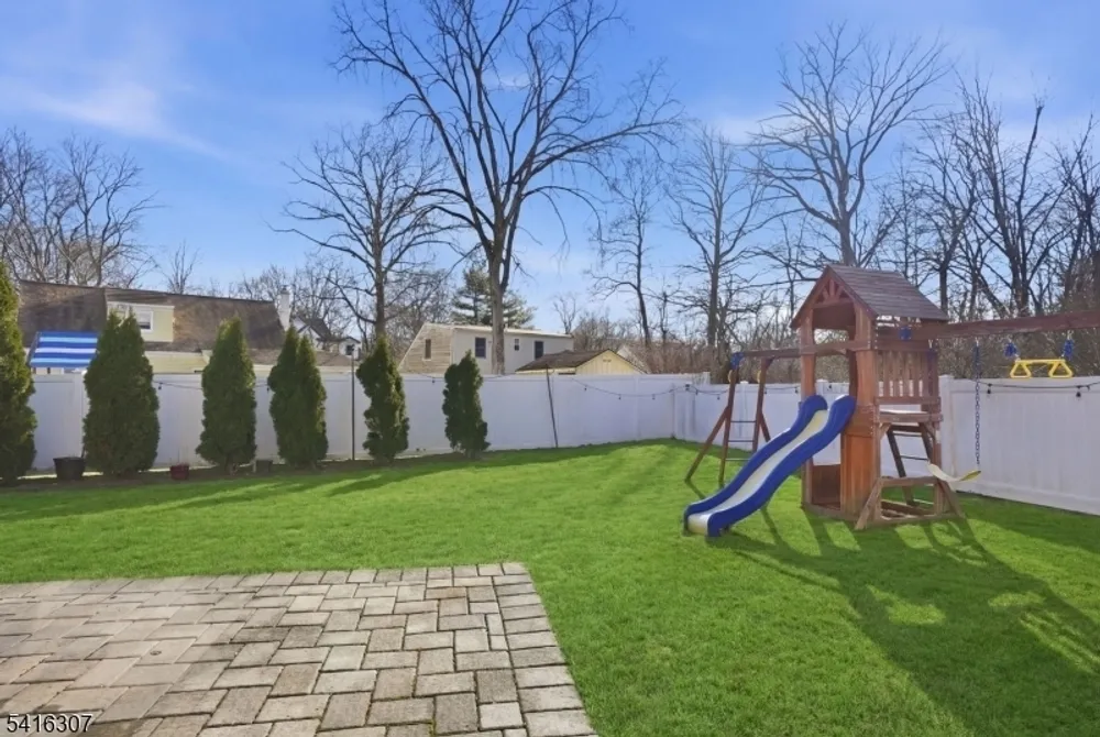 44 Manor Rd, Livingston, NJ 07039