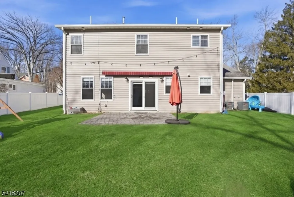 44 Manor Rd, Livingston, NJ 07039