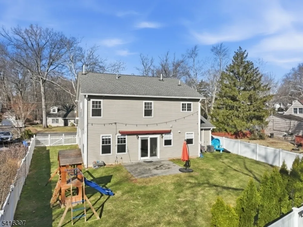44 Manor Rd, Livingston, NJ 07039