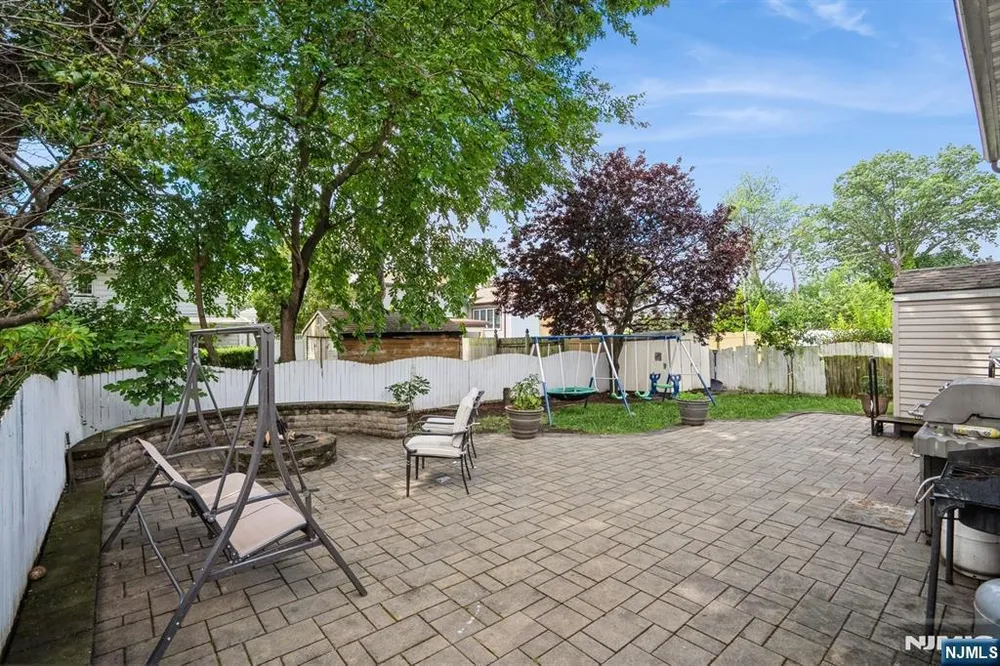 298 Nedellec Dr, Saddle Brook, NJ 07663