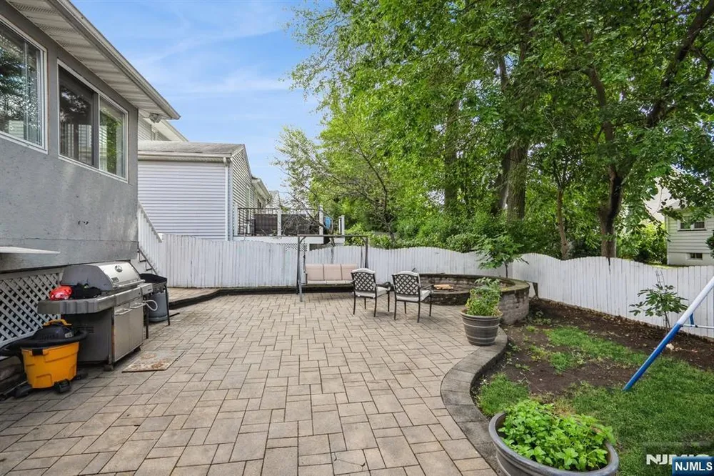 298 Nedellec Dr, Saddle Brook, NJ 07663