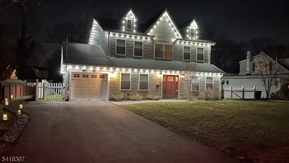 44 Manor Rd, Livingston, NJ 07039