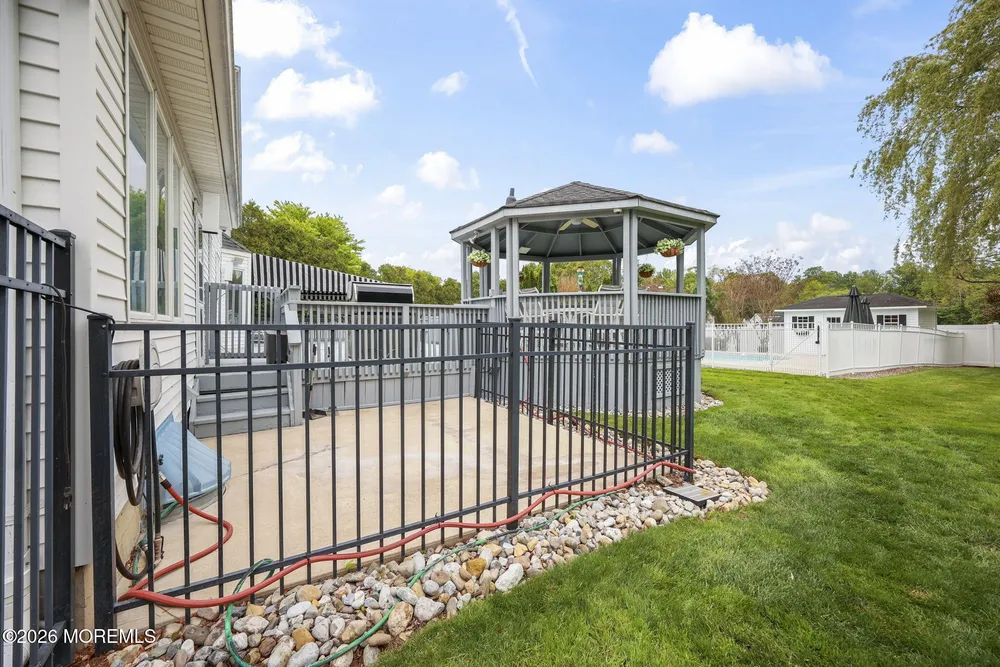 5 Emmons Ct, Marlboro, NJ 07746