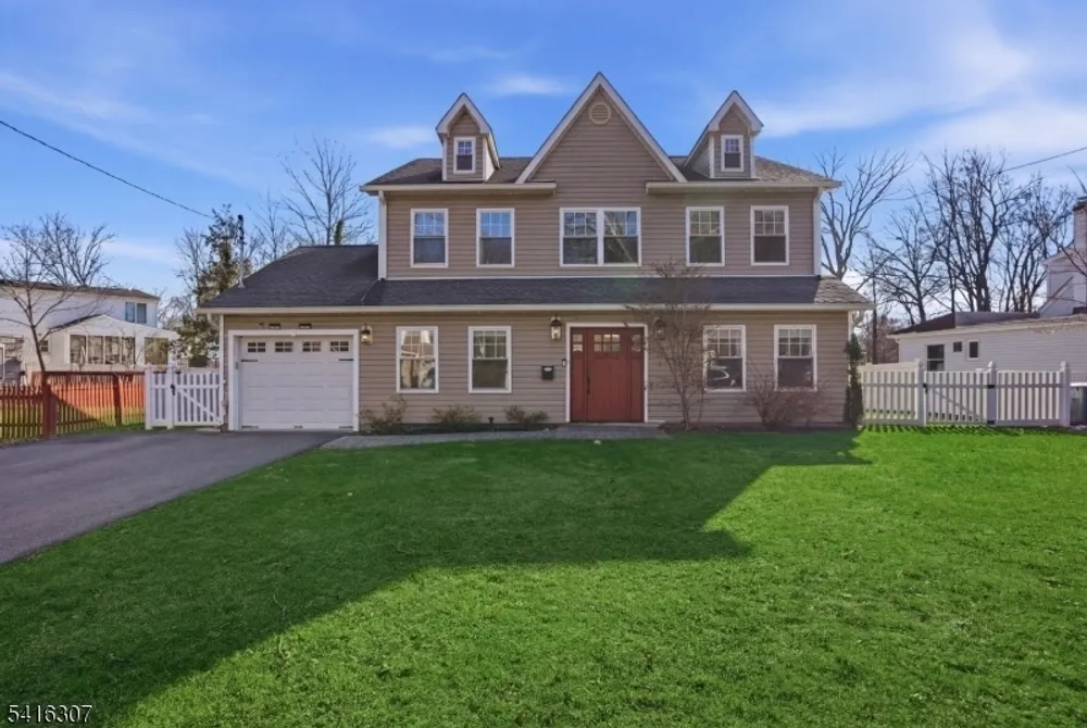 44 Manor Rd, Livingston, NJ 07039