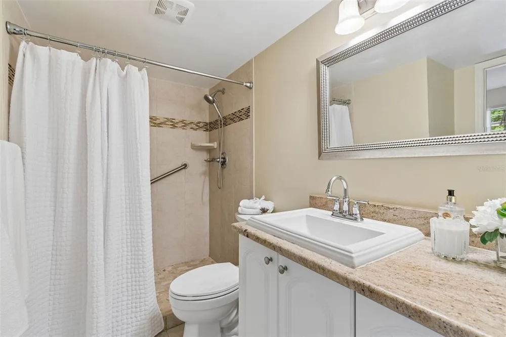 10340 Carrollwood Ln, Tampa, FL 33618