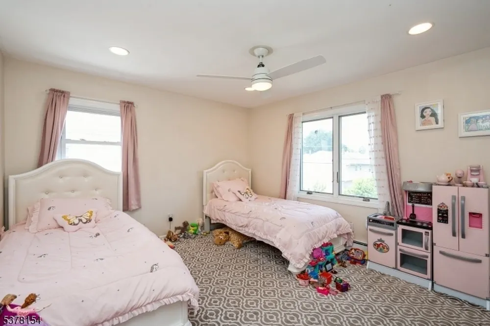 298 Nedellec Dr, Saddle Brook, NJ 07663