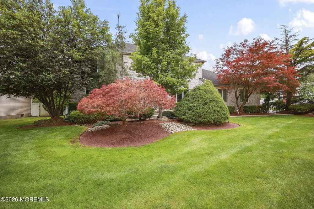 5 Emmons Ct, Marlboro, NJ 07746