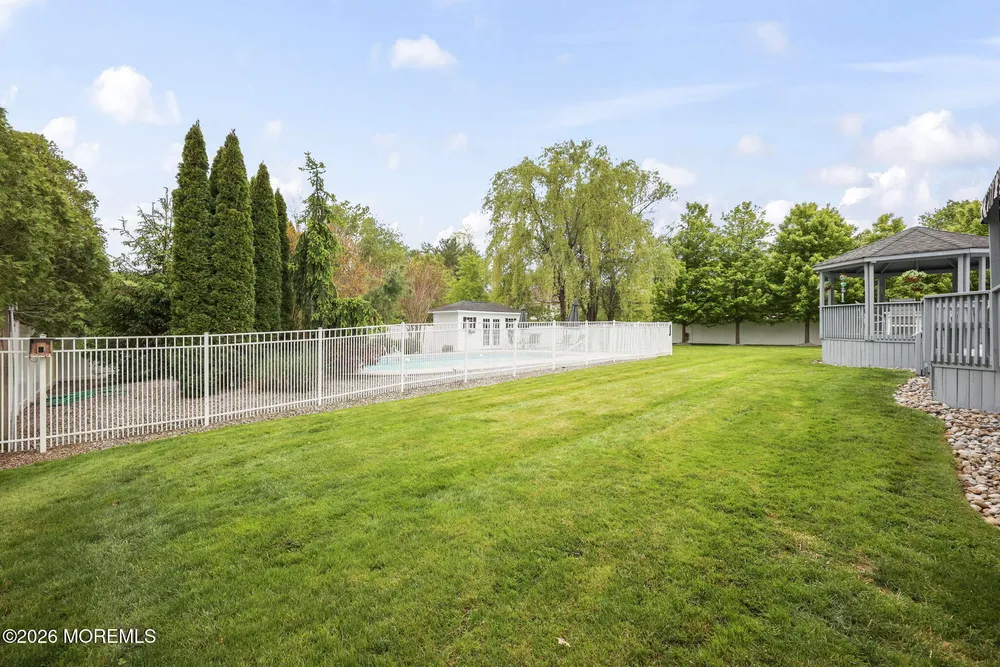 5 Emmons Ct, Marlboro, NJ 07746
