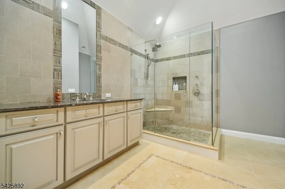 50 Sequoia Dr, Watchung, NJ 07069