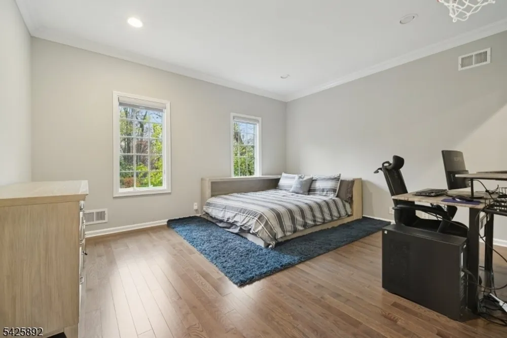 50 Sequoia Dr, Watchung, NJ 07069