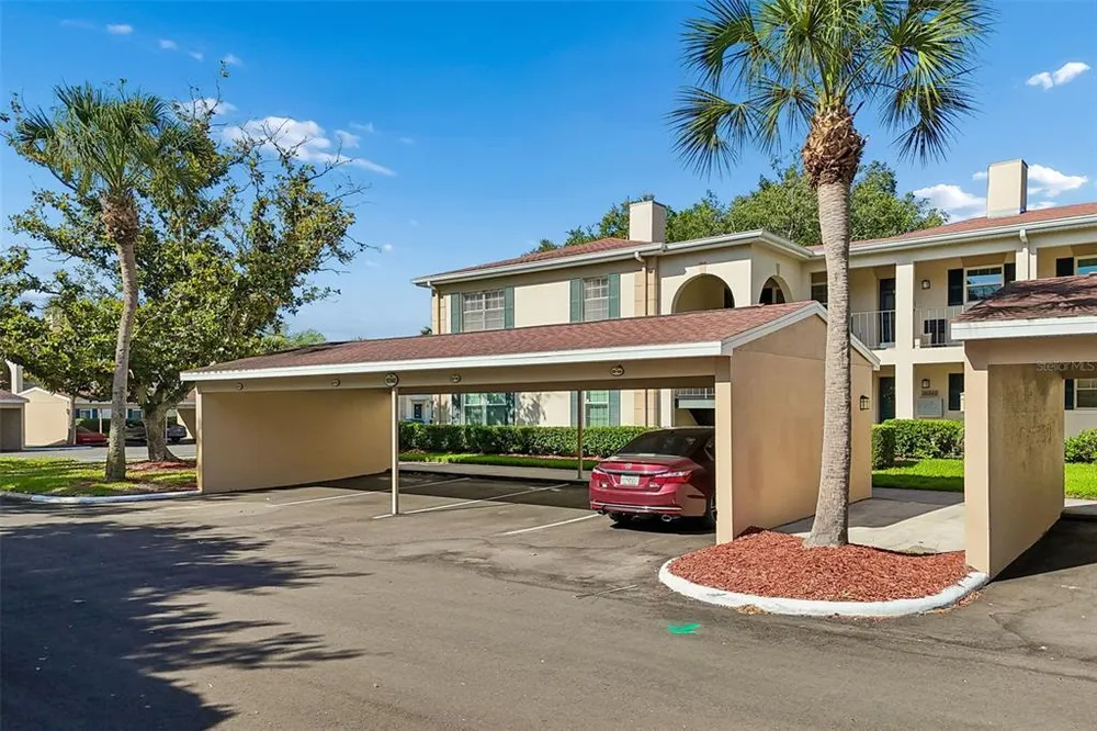 10340 Carrollwood Ln, Tampa, FL 33618