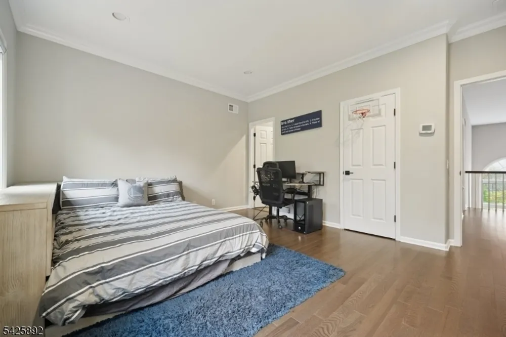 50 Sequoia Dr, Watchung, NJ 07069