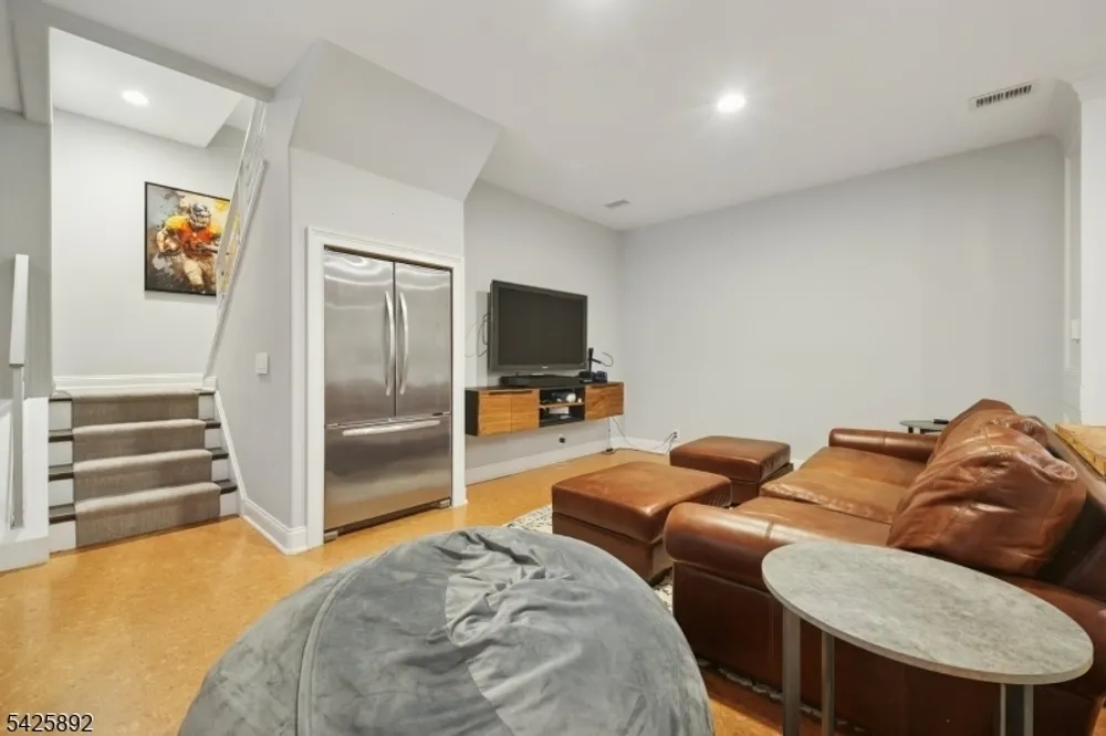 50 Sequoia Dr, Watchung, NJ 07069