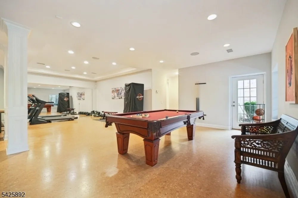 50 Sequoia Dr, Watchung, NJ 07069